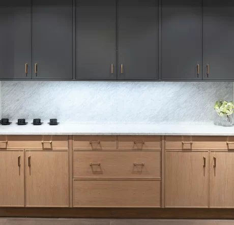 St. Martin Hampton Square Rift White Oak & Peppercorn Kitchen Cabinets: Vibrant Contrast with Modern Accents
